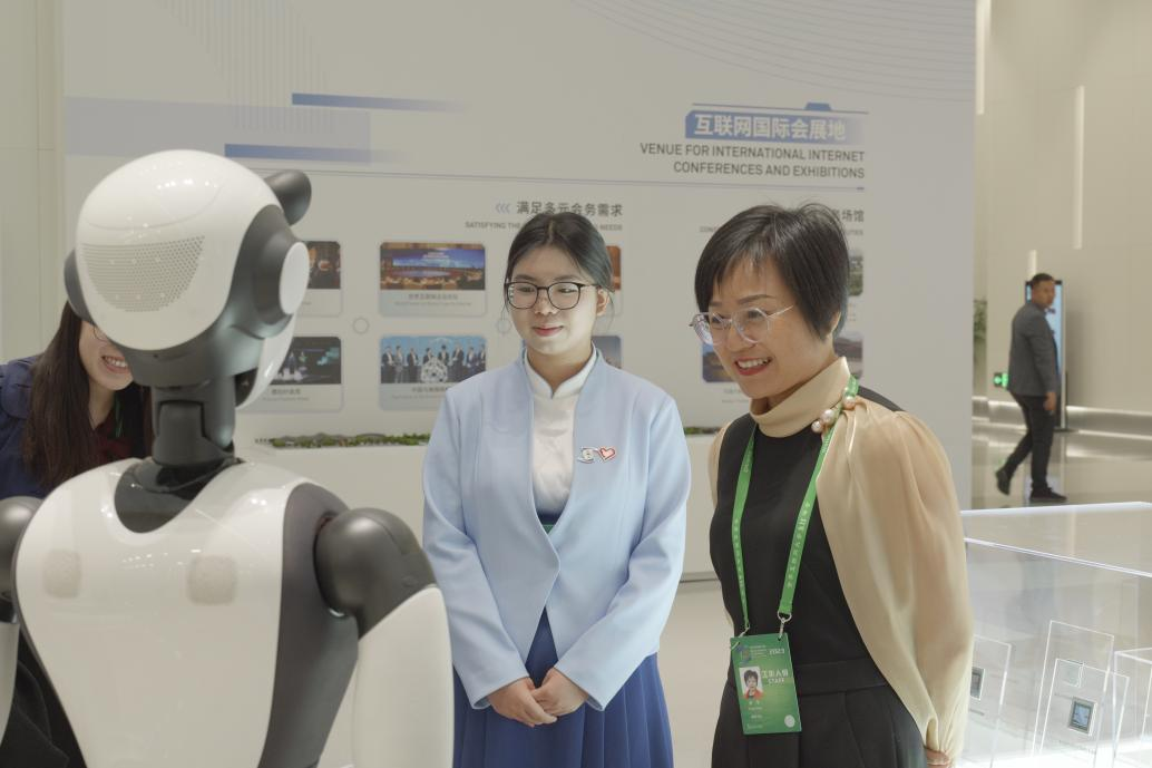 校领导带队慰问世界互联网大会乌镇峰会志愿者
